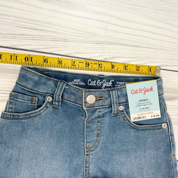 Cat & Jack Girls’ Ultimate Stretch Short Jeans - Picture 5 of 6